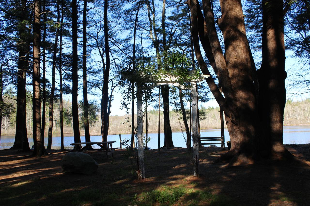 Tuxbury Pond Camping Resort Tiny House Clara South Hampton Esterno foto