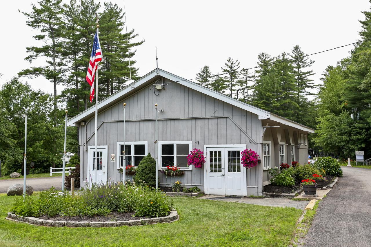 Tuxbury Pond Camping Resort Tiny House Clara South Hampton Esterno foto